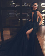Vestido de gala de tul negro de cuello alto sin mangas