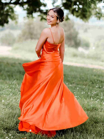 Robe de bal en satin à col bénitier et fente, coupe trapèze