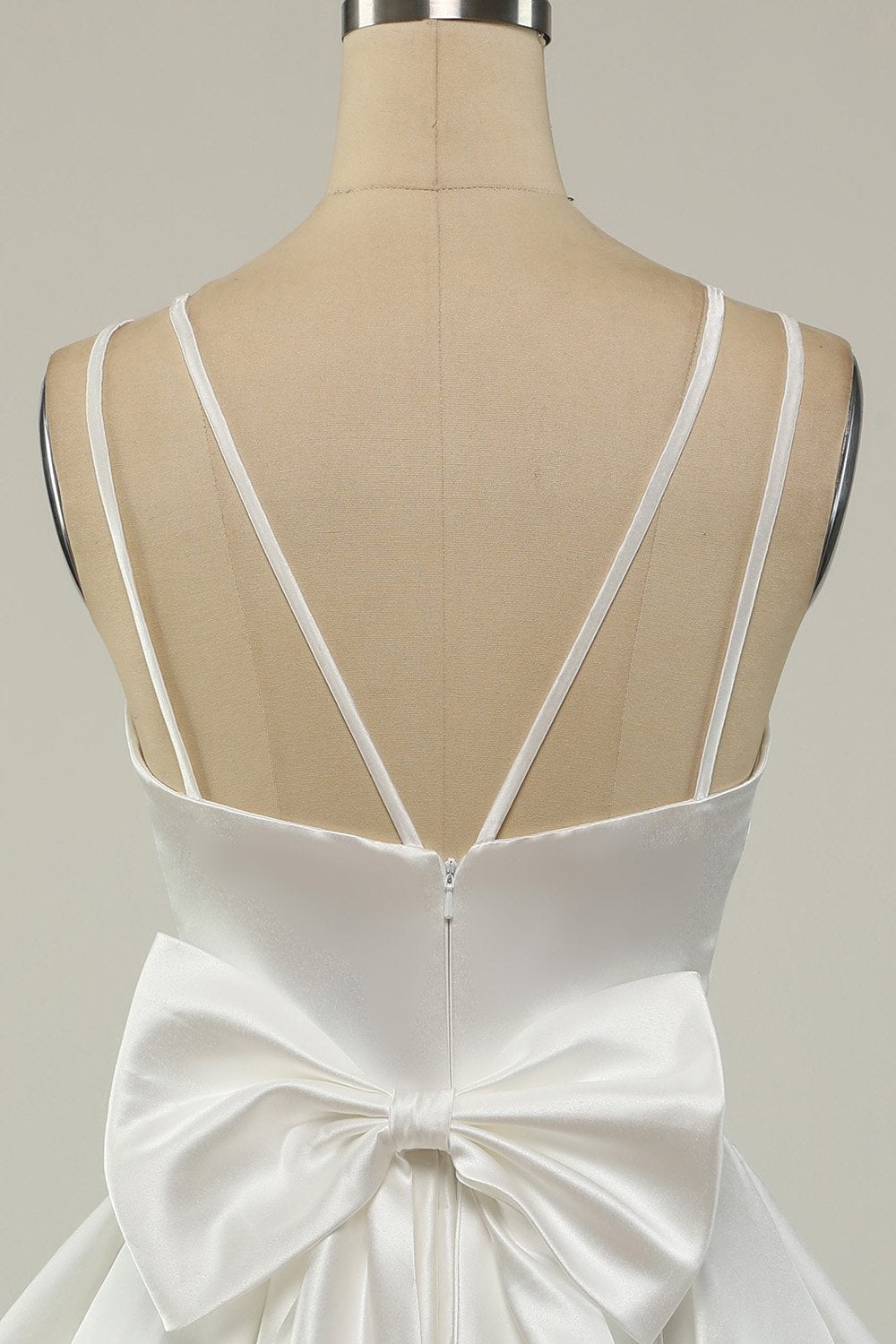 Robe de bal courte en satin