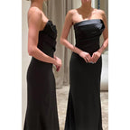 Vestido de noche formal largo de satén plisado sin tirantes y corte tubo/columna 