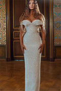 Vestido largo de sirena blanco con lentejuelas, escote corazón y hombros descubiertos para baile de graduación