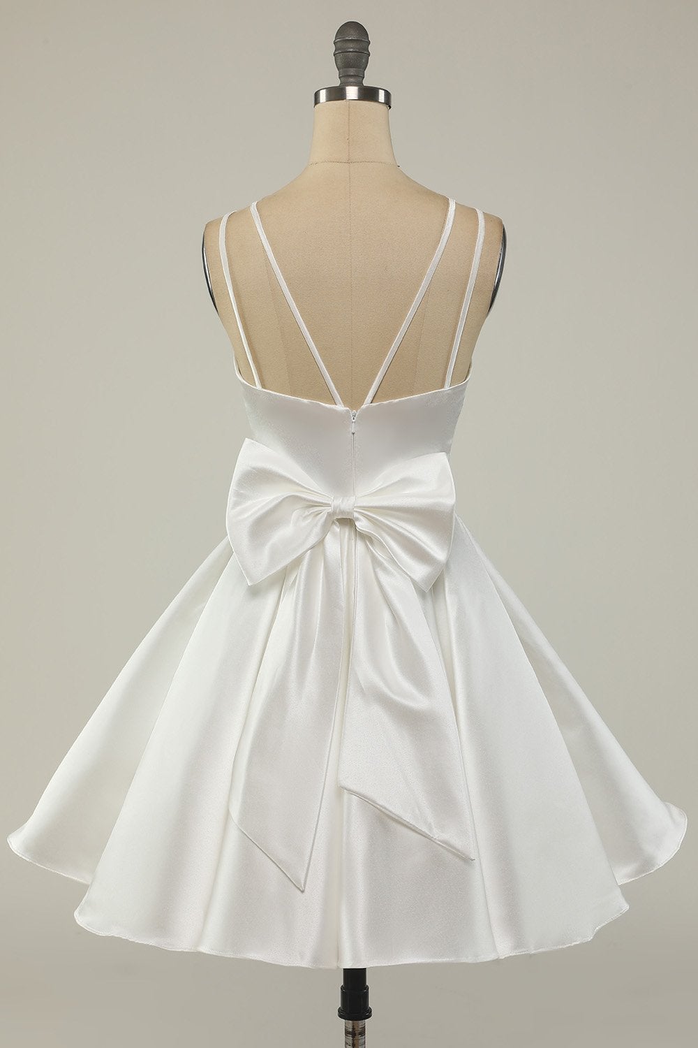Robe de bal courte en satin