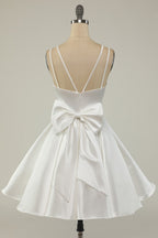 Robe de bal courte en satin
