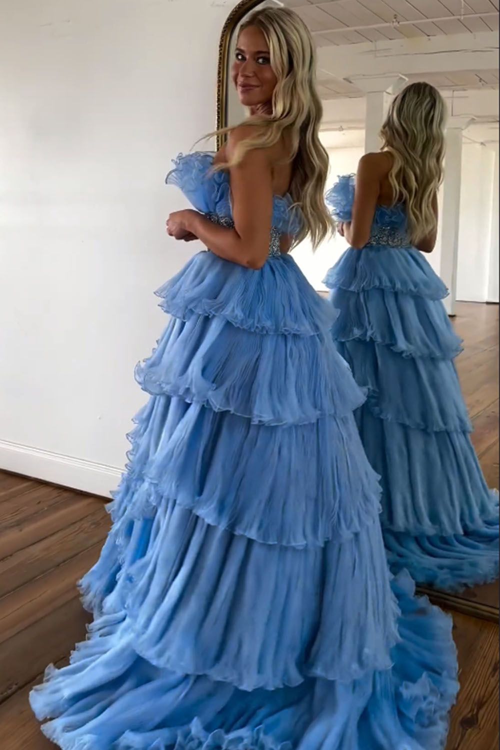 Robe de bal longue bleue tendance, sans bretelles, coupe trapèze, ornée de perles