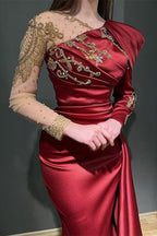 Robe de soirée sirène rouge à manches longues et perles
