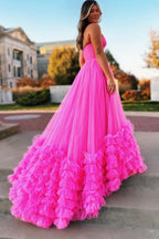 Robes de bal longues en tulle à volants et décolleté en cœur