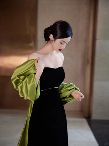 Precioso vestido largo de fiesta negro sin tirantes de satén con lazo Y8594