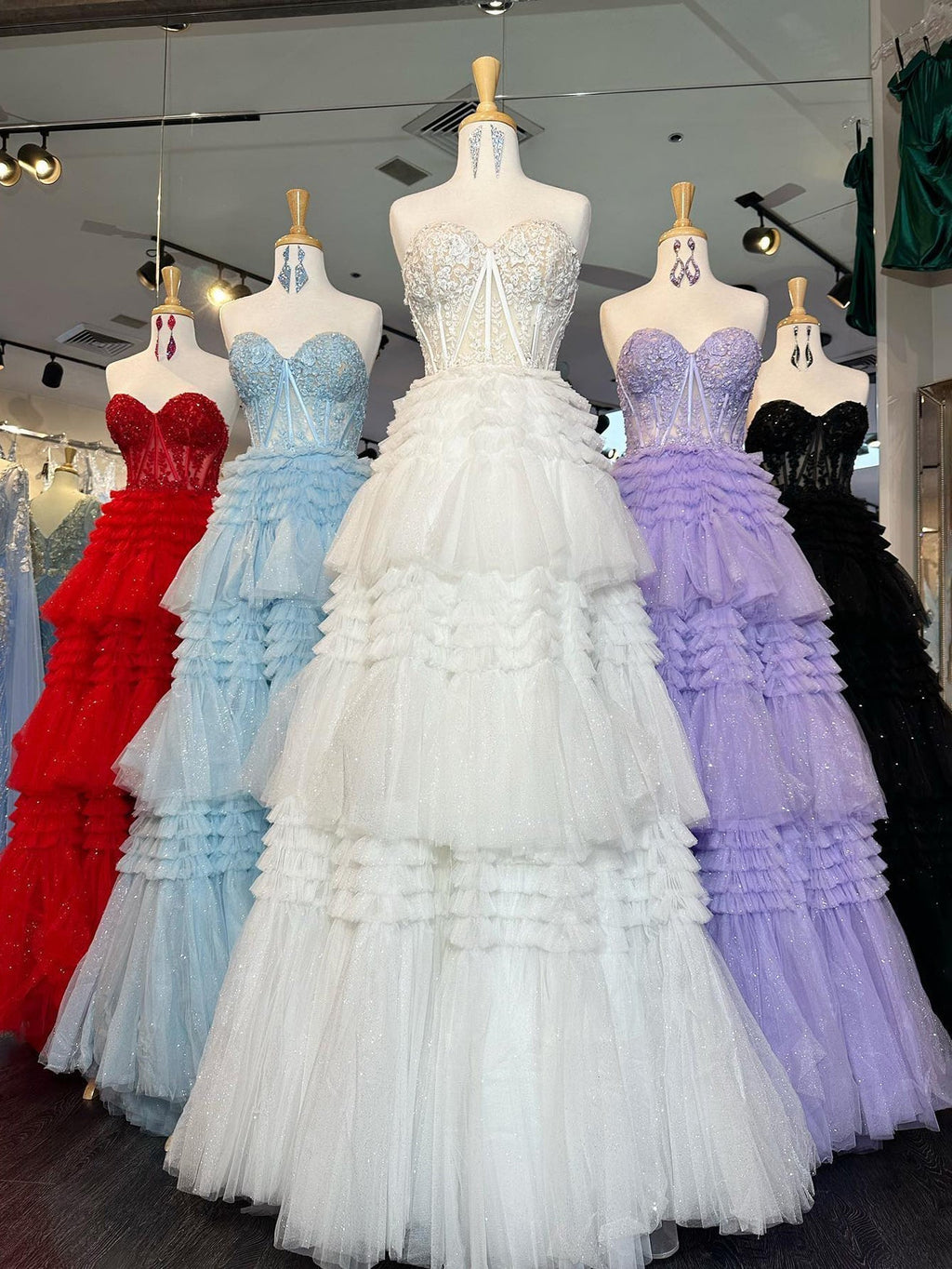 Vestido de graduación largo de tul con escote corazón y corte en A