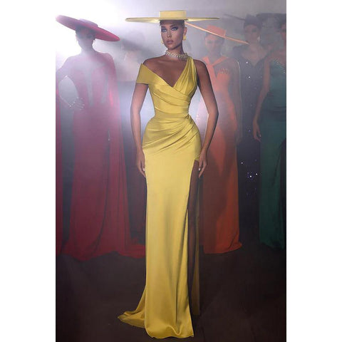 Robe de bal classique asymétrique à manches courtes et froncée, coupe fourreau/colonne