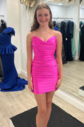 Vestido corto de fiesta rosa fucsia con escote corazón y fruncido, estilo tubo a la moda