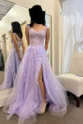 Vestido de graduación corte A con hombros descubiertos, abertura frontal y apliques de encaje