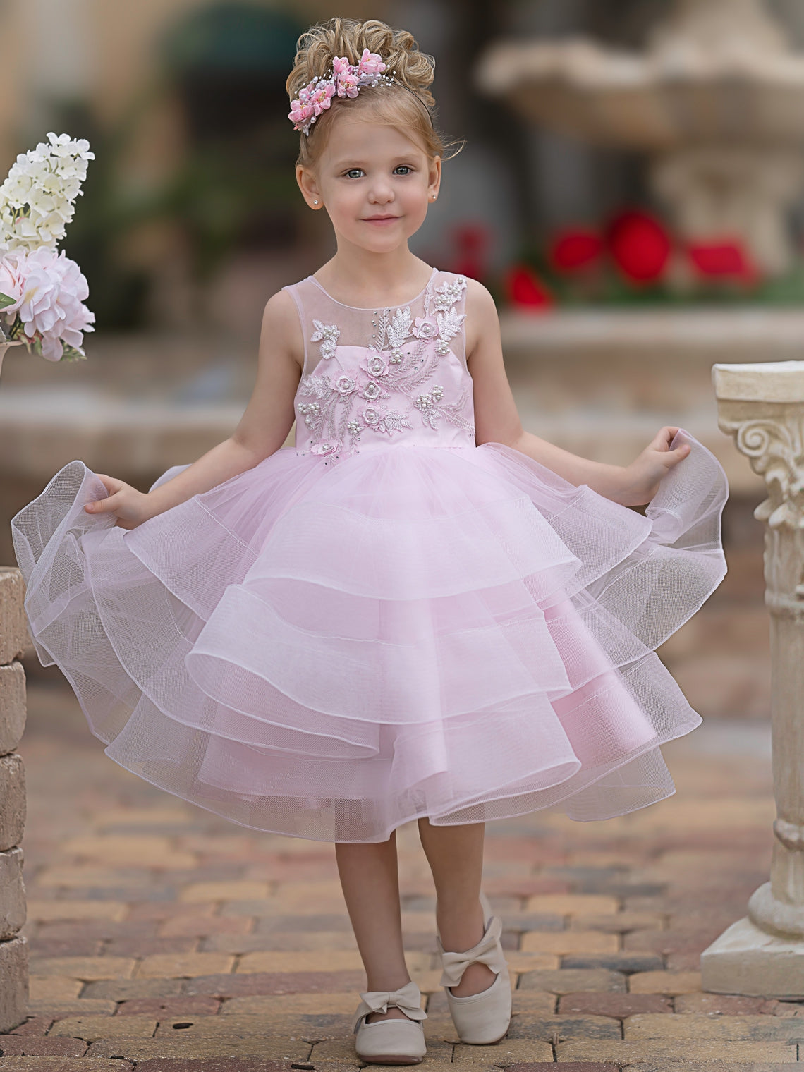 Elegante vestido rosa de niña de las flores hasta la rodilla con apliques florales 