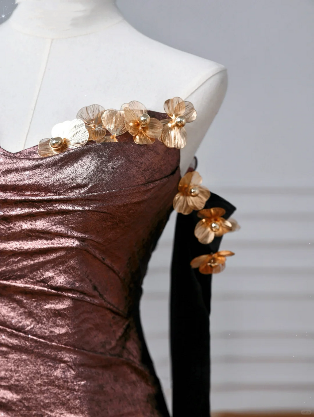 Robe de bal longue vintage en satin à épaules dénudées et appliques, coupe sirène, fente, Y8613
