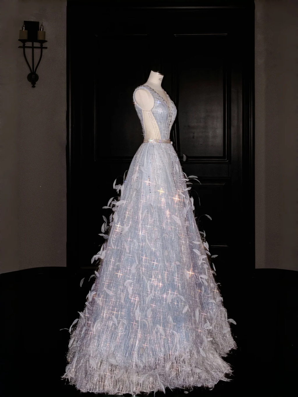 Vestido de noche de corte A, corte glamuroso, con escote en V, tul, cuentas y plumas, modelo Y8682