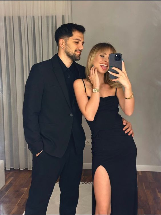 Vestido largo de noche negro sencillo con tirantes finos y abertura Y7292