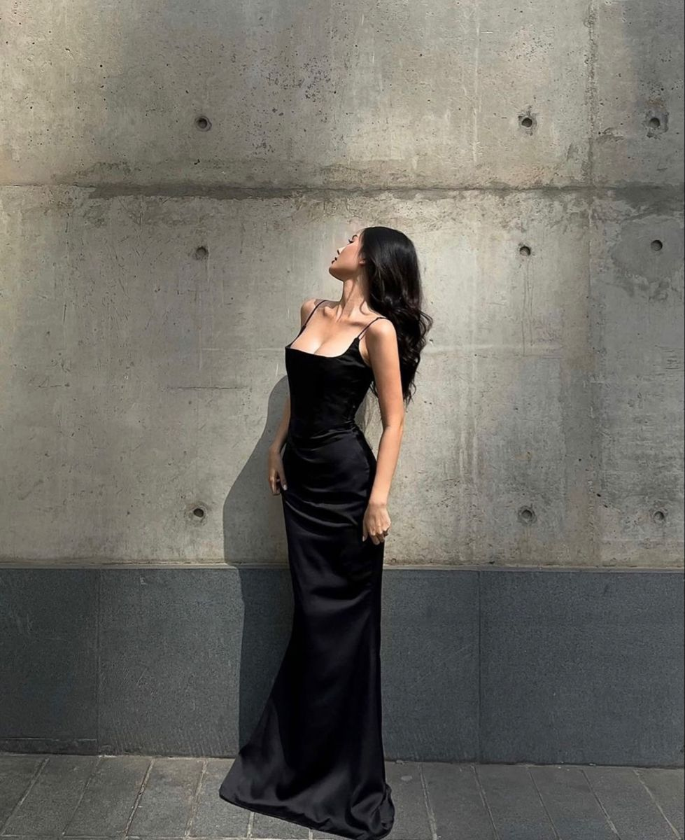 Elegante vestido de noche negro de corte recto Y4583