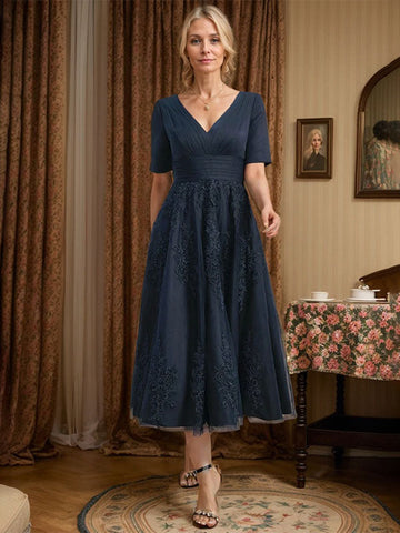 Vestido de tul y encaje para la madre de la novia, corte en A, escote en V, largo hasta la rodilla, con pliegues