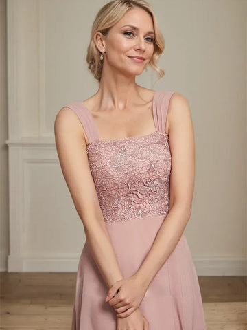 Vestido de corte A, largo midi, de gasa, encaje y lentejuelas para la madre de la novia. 