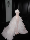 Precioso vestido largo de noche de corte sirena, de tul color champán, con lentejuelas y cuentas, modelo Y8658