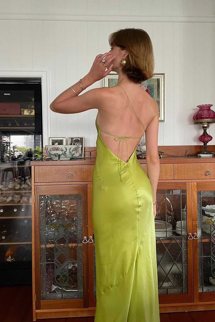 Robe de soirée fourreau verte élégante à une épaule, dos nu fendue, modèle Y8550