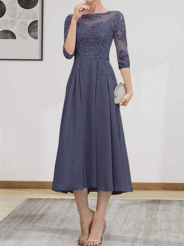 Vestido de novia de corte A, escote redondo ilusión, largo té, de gasa, encaje, con lentejuelas y pedrería.