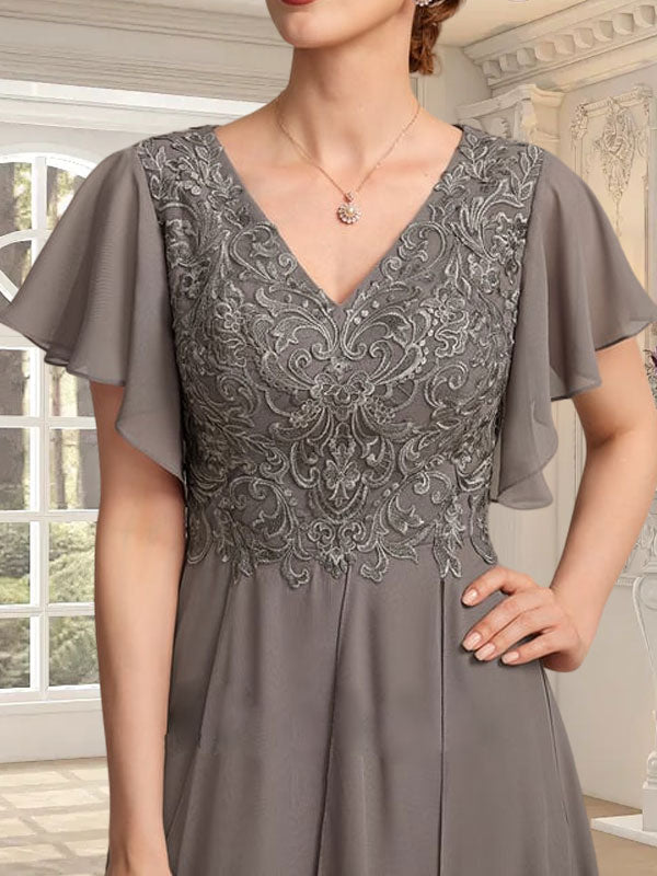 Vestido de novia de corte línea A, escote en V, largo hasta el tobillo, de gasa de encaje con volantes en cascada. 