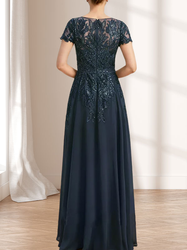 Robe de mère de la mariée en mousseline de dentelle, coupe fourreau/colonne, décolleté illusion, longueur au sol, ornée de sequins