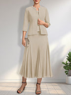 Vestido de novia de gasa, corte línea A, escote redondo, largo té, con lentejuelas y pedrería. 