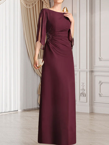 Robe fourreau/colonne longue en mousseline pour la mère de la mariée, ornée de perles plissées.