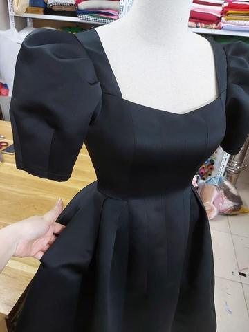 Robe midi rétro noire à manches bouffantes et col carré, coupe trapèze, pour femme (Y4960)