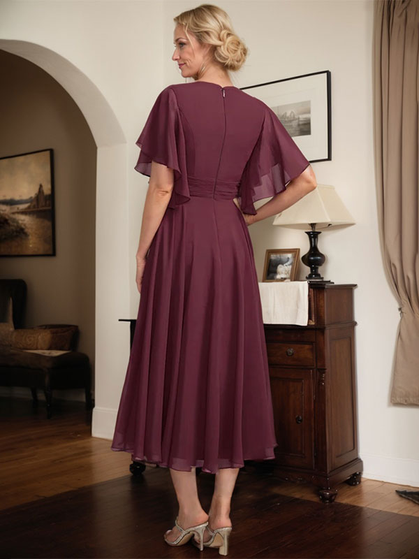 Vestido de corte A, escote en V, largo té, de gasa, para la madre de la novia, con plisados ​​y cuentas.