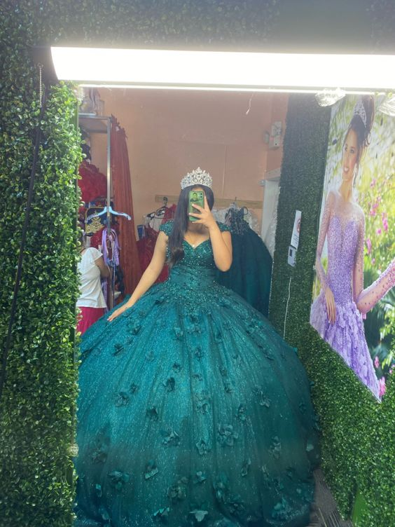 Vestido de quinceañera con flores 3D esmeralda, ideal para fiestas de 15 y 16 años (modelo Y6073)