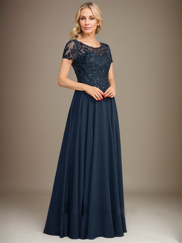 Robe de mariée longue en mousseline de soie, coupe trapèze, décolleté rond, ornée d'appliqués et de sequins, idéale pour la mère de la mariée. 