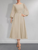 Vestido de chifón de corte A, largo té, para la madre de la novia, con escote redondo y broche de cristal plisado