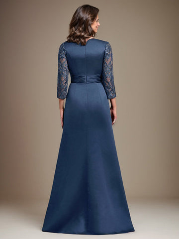 Robe de mère de la mariée en satin de dentelle, coupe trapèze, longue jusqu'au sol, ornée d'appliqués, avec décolleté plongeant et bretelles.