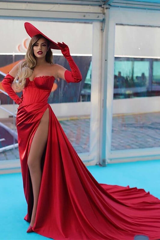 Magnifique robe de bal rouge longue sirène à épaules dénudées et fente