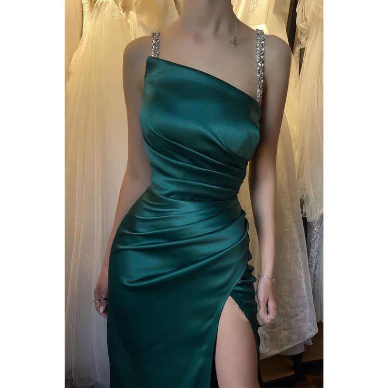 Vestido de fiesta formal largo verde con escote tubo/columna, tirantes finos y cuentas, con abertura 