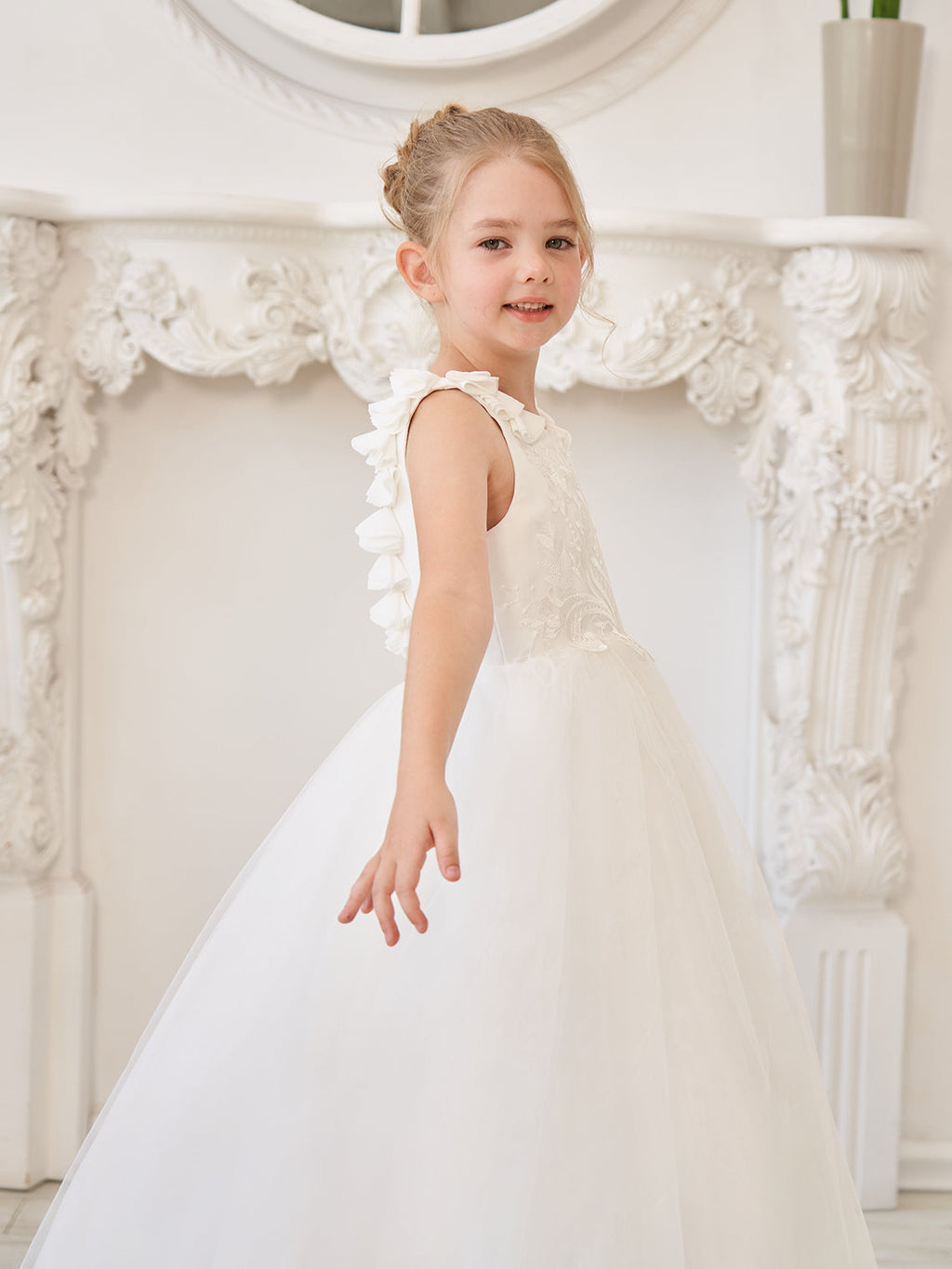 Elegante vestido blanco de tul para niña de las flores con cola corta 