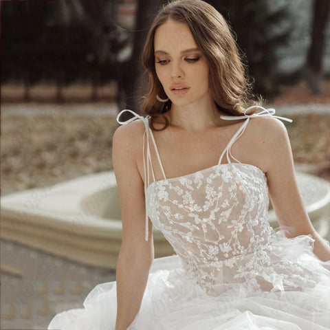 Robe de mariée élégante à fines bretelles, dos nu lacé, robe de mariée romantique en tulle à col carré 