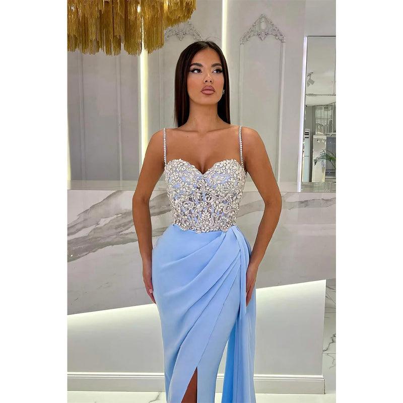 Robe de soirée longue à bretelles en cœur et perles, coupe fourreau/colonne