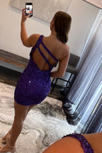 Vestido corto de fiesta azul marino con lentejuelas brillantes, un solo hombro y escote en forma de ojo de cerradura.