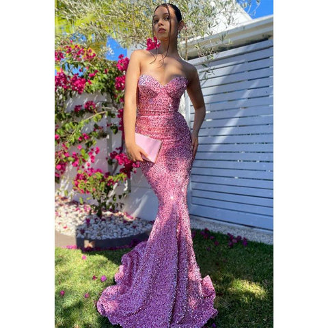 Robe de bal sirène à paillettes et décolleté en cœur 