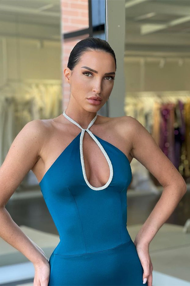Robe de bal longue sirène sans manches à dos nu et décolleté licou