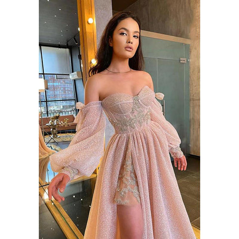 Robe de bal trapèze à manches longues et épaules dénudées avec fente