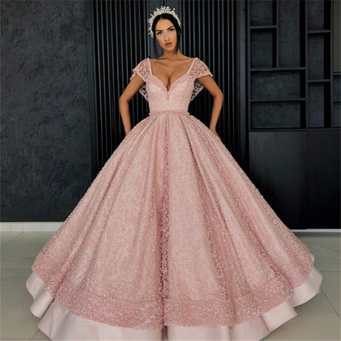 Robe de bal rose à manches courtes et perles