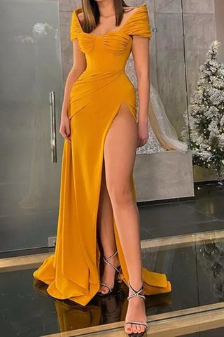 Elegante vestido de noche de sirena con hombros descubiertos y abertura larga disponible en línea