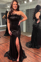 Robe de bal longue sirène sans bretelles à sequins bleu clair et plumes