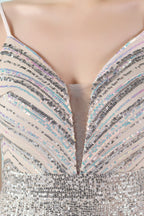 Robe de bal fourreau argentée à sequins avec fente
