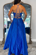 Vestido largo de fiesta azul con escote halter y corte en A, espalda cruzada.
