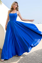 Robe de bal dos nu en satin bleu royal